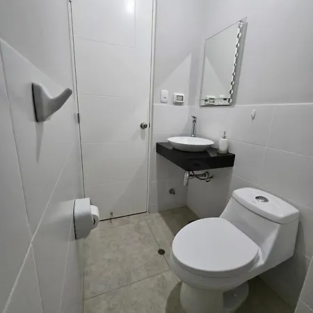 Habitacion Individual Con Bano Independiente, Todos Los Servicios Y Cochera Opcional. Lima Exterior foto
