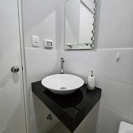 Habitacion Individual Con Bano Independiente, Todos Los Servicios Y Cochera Opcional. Lima Exterior foto