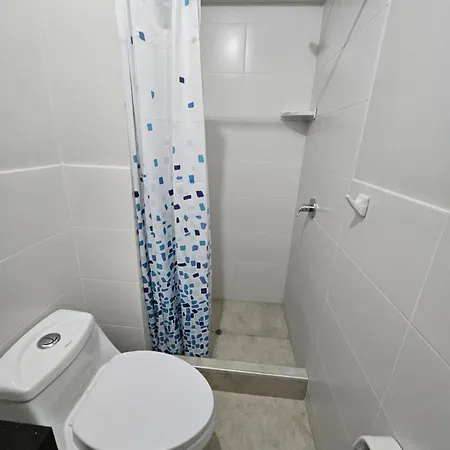 Habitacion Individual Con Bano Independiente, Todos Los Servicios Y Cochera Opcional. Lima Exterior foto