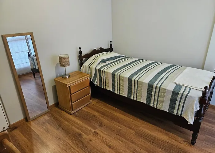 Habitacion Individual Con Bano Independiente, Todos Los Servicios Y Cochera Opcional.