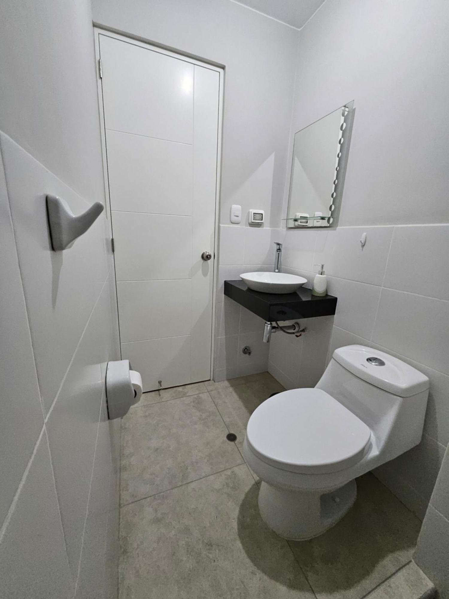 Individual Con Bano Independiente, Todos Servicios Y Cochera Opcional. Séjour chez l'habitant