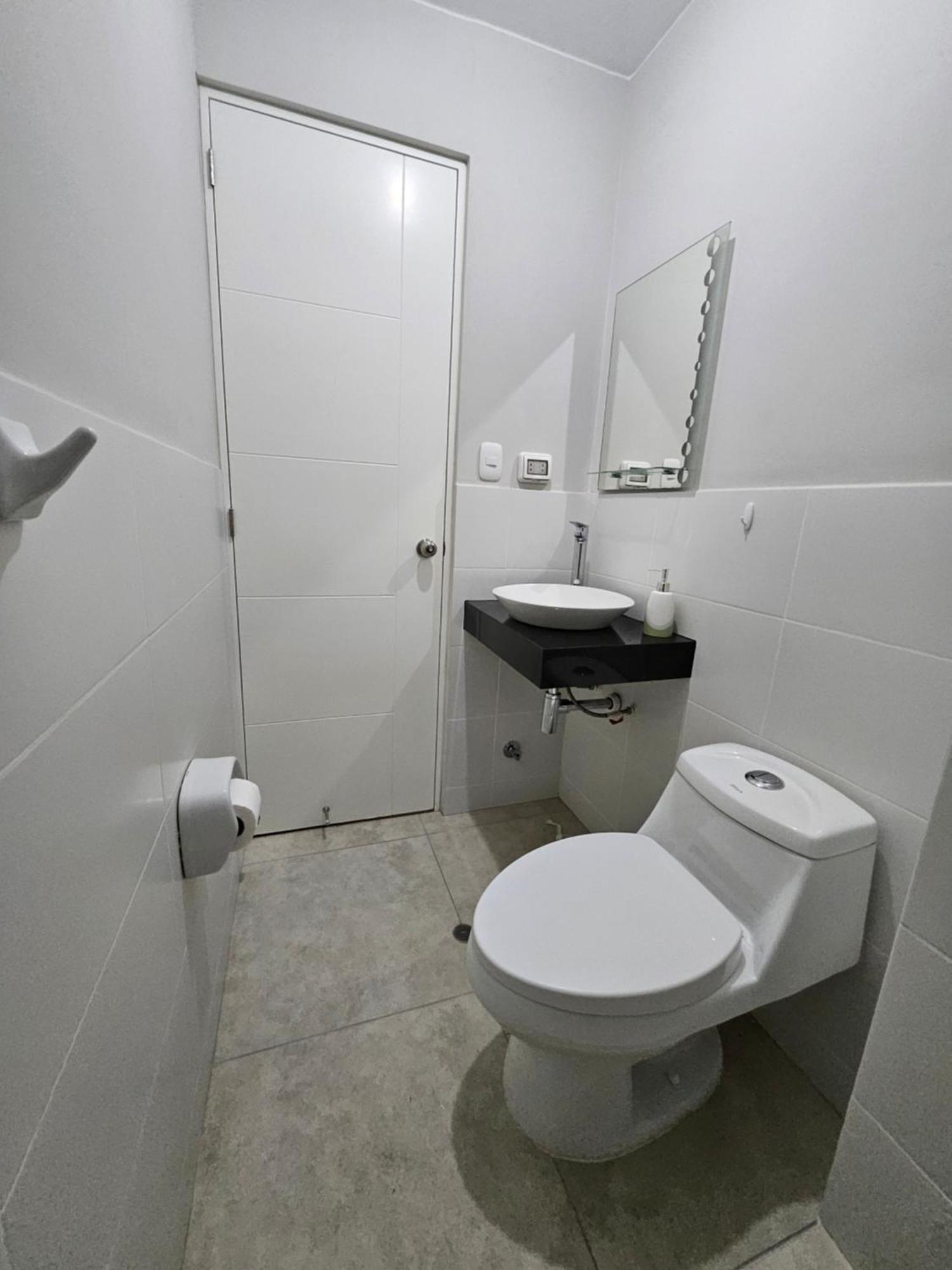 Individual Con Bano Independiente, Todos Servicios Y Cochera Opcional. Séjour chez l'habitant *